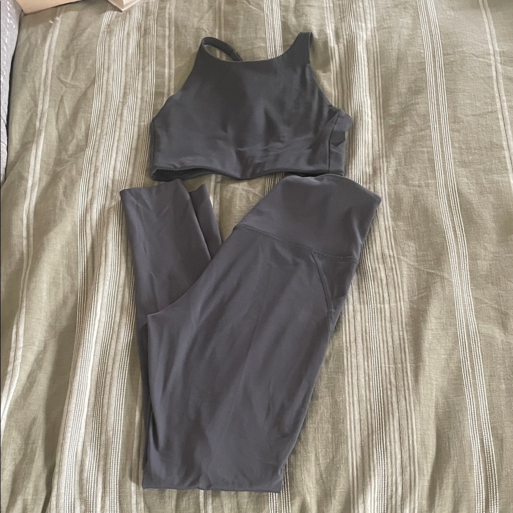 Girlfriend Collective Charcoal Sports Bra & Legging Set. 
Top- XS
Leggings - S
